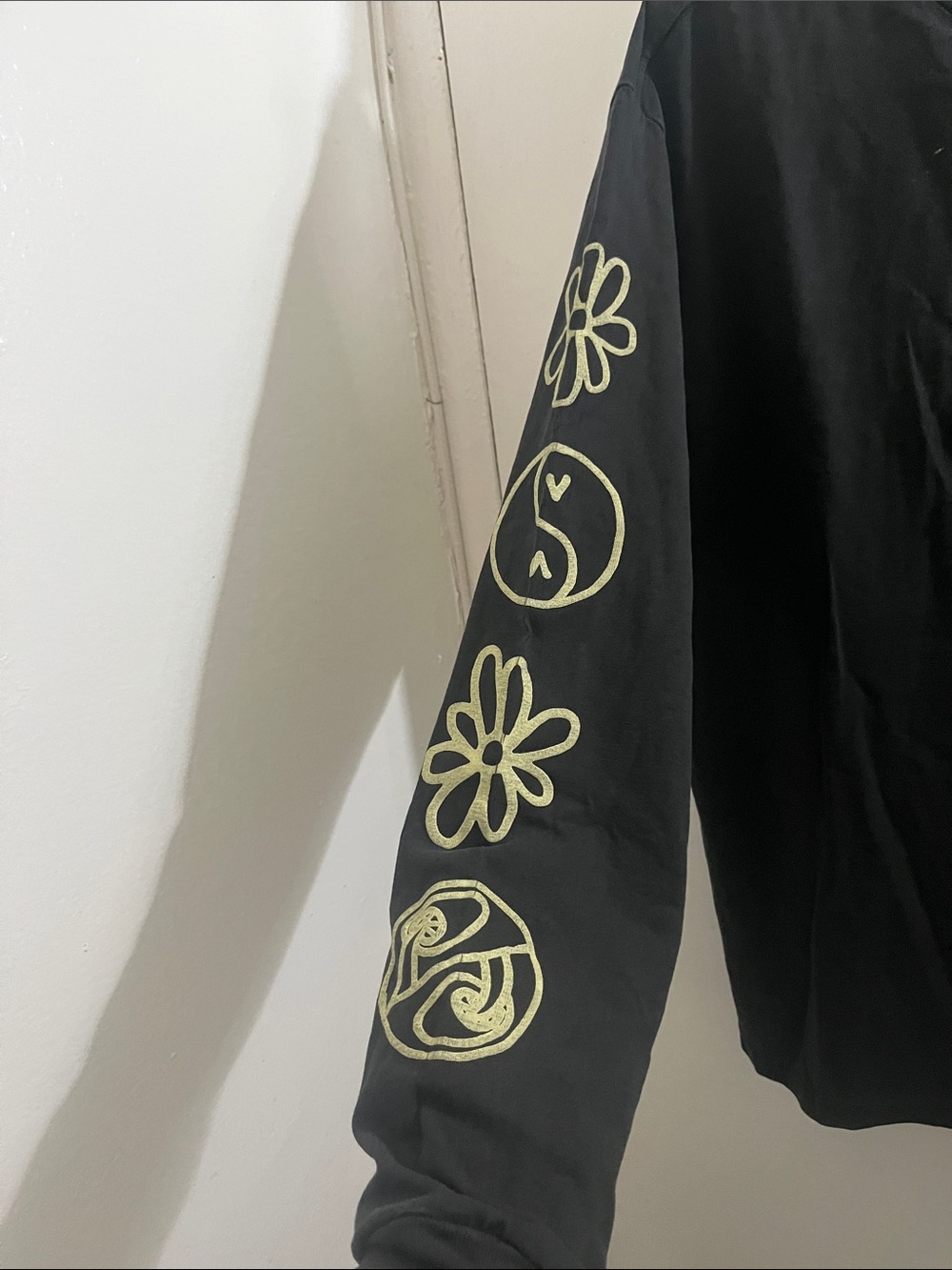 RVCA Black Long-Sleeve Tee with Cream Logo and Sleeve Graphics - Picture 3 of 4